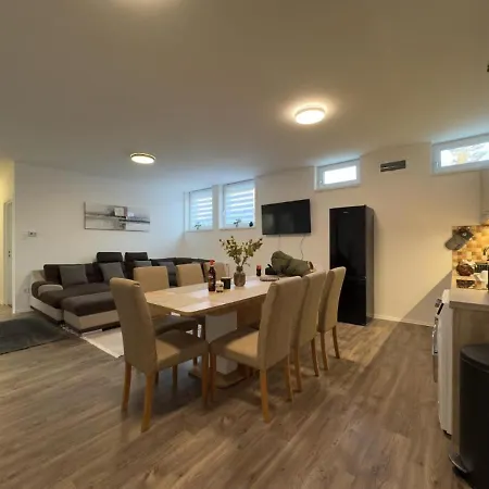 Apartamento Málnahome Wellness *